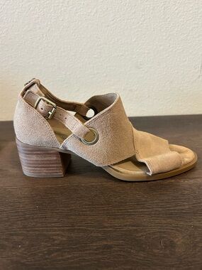Koolaburra by Ugg Kaiah Suede Sandals